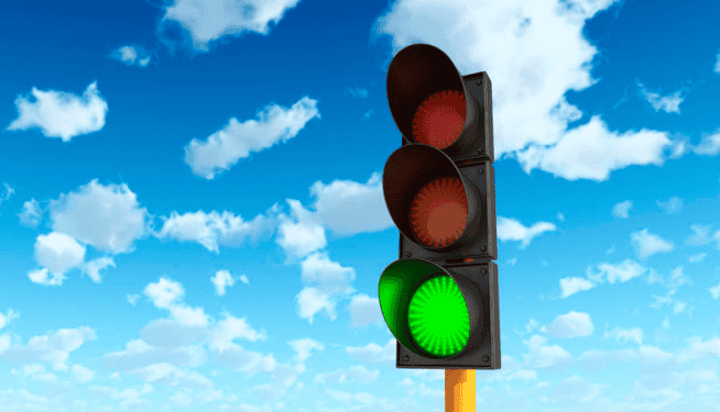智慧交通信號燈聯(lián)網(wǎng)聯(lián)控，讓出行更順暢